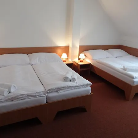 Slovacky Dvur Ostrozska Nova Ves